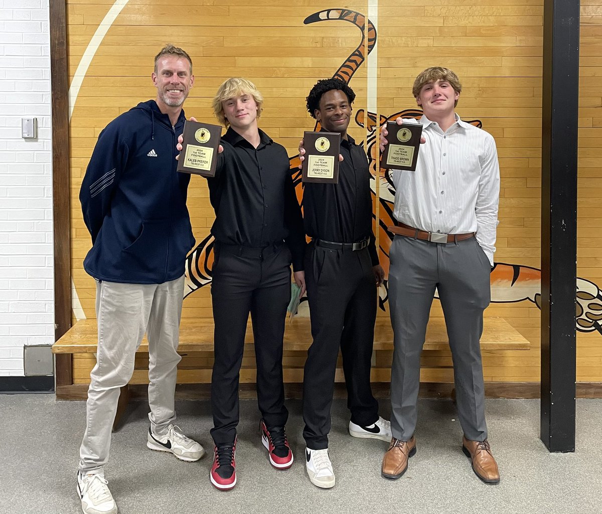 Tri-West Football (@triwestfootball) on Twitter photo Huge congrats to <a href="/ThaddBrown12/">Thaddeus Brown</a>, Kaleb Pfeifer, & Jerry Dyson for earning #1stTeamSAC! Well deserved recognition for three fantastic young men! #BruinPride
#BigTimePlayers #BigTimePlays Huge congrats to <a href="/ThaddBrown12/">Thaddeus Brown</a>, Kaleb Pfeifer, & Jerry Dyson for earning #1stTeamSAC! Well deserved recognition for three fantastic young men! #BruinPride
#BigTimePlayers #BigTimePlays