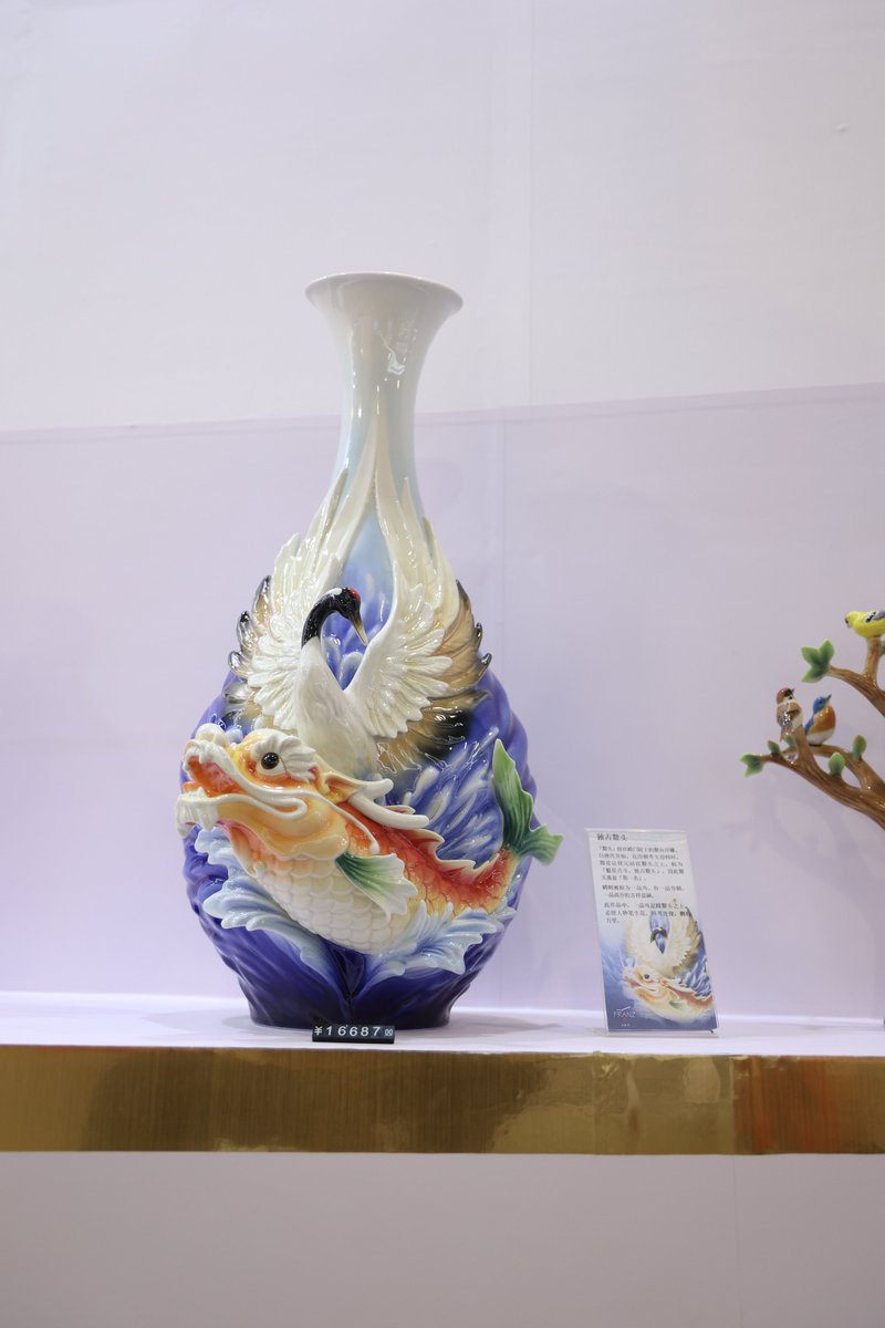 StraitHerald's tweet photo. FRANZ made an appearance at the Cross-Strait Cultural Industries Fair. This brand incorporates the rich heritage of Chinese culture into innovative designs in shape, color, and texture, creating a new era of artistic fashion in ceramics.
#CCCIF #Xiamen #Taiwan #FRANZ https://t.co/iOEsR1QDot