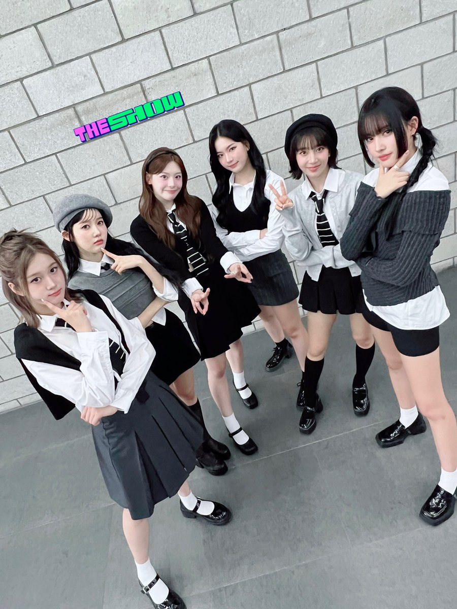 💬 GPT 짱테이씨한테 뭐라고 고백하면 좋을까요⁉️
📱: ••••••••
💬 대답해 줘 GPT‼️‼️‼️‼️
📱: ••••••••

그냥 더쇼 맘대로 해볼게요•••🥹
╭━━━━━━━━━╮
┃　       ●══  　            ┃
┃████████ █┃
┃█ to.짱테이씨 █          ┃