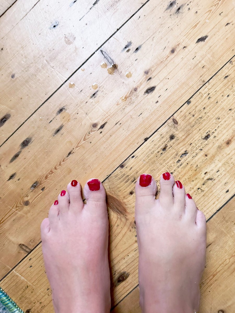 Roxybellex's tweet photo. 🤫 #feetpicbuyer #feetsell #feetworshi̇p #feet #FeetAppreciation #sugardaddyneededasap https://t.co/2taWveFbHn