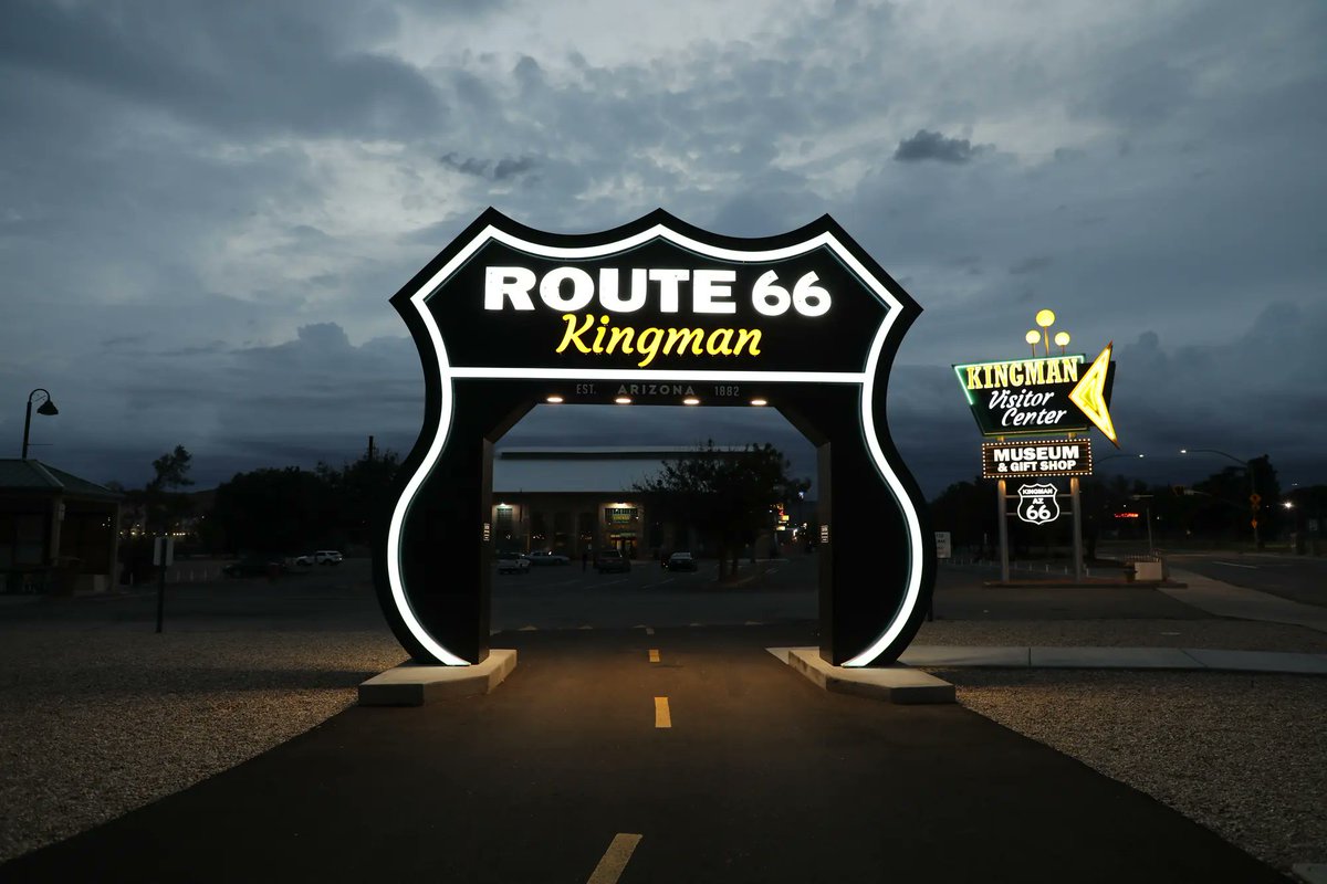 oxdjzcvxcuvld's tweet image. Day 23: Arrived in Kingman, Arizona! 🌵✨ Taking in the iconic Route 66 landmarks along the way—this town is full of history and classic road trip vibes. Ready to explore more of the Mother Road! 🛣️📸 #KingmanAZ #Route66 #RoadTrip