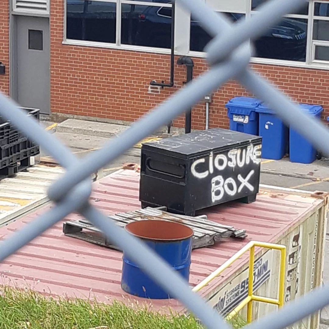 GniteNet's tweet image. ...ah. i was wondering where all of that was hiding.
Huh.
.
.
.
.
.
.
.
#spotted #inthe6ix #inthesix #inthe6 #Toronto #Artistlife #IntoEachDaySomeArtMustFall instagr.am/p/DB-Sbc1NDDj/