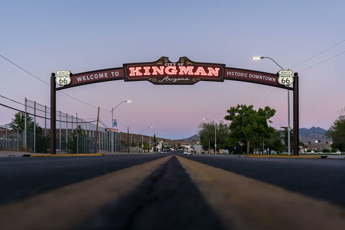 oxdjzcvxcuvld's tweet image. Day 23: We’ve made it to Kingman, Arizona! 🌵✨ This historic Route 66 town is full of charm and character. Can’t wait to explore the sights and dive into some Old West vibes. Here’s to new adventures in the desert! 🛣️🌄 #KingmanAZ #Route66 #TravelAdventures