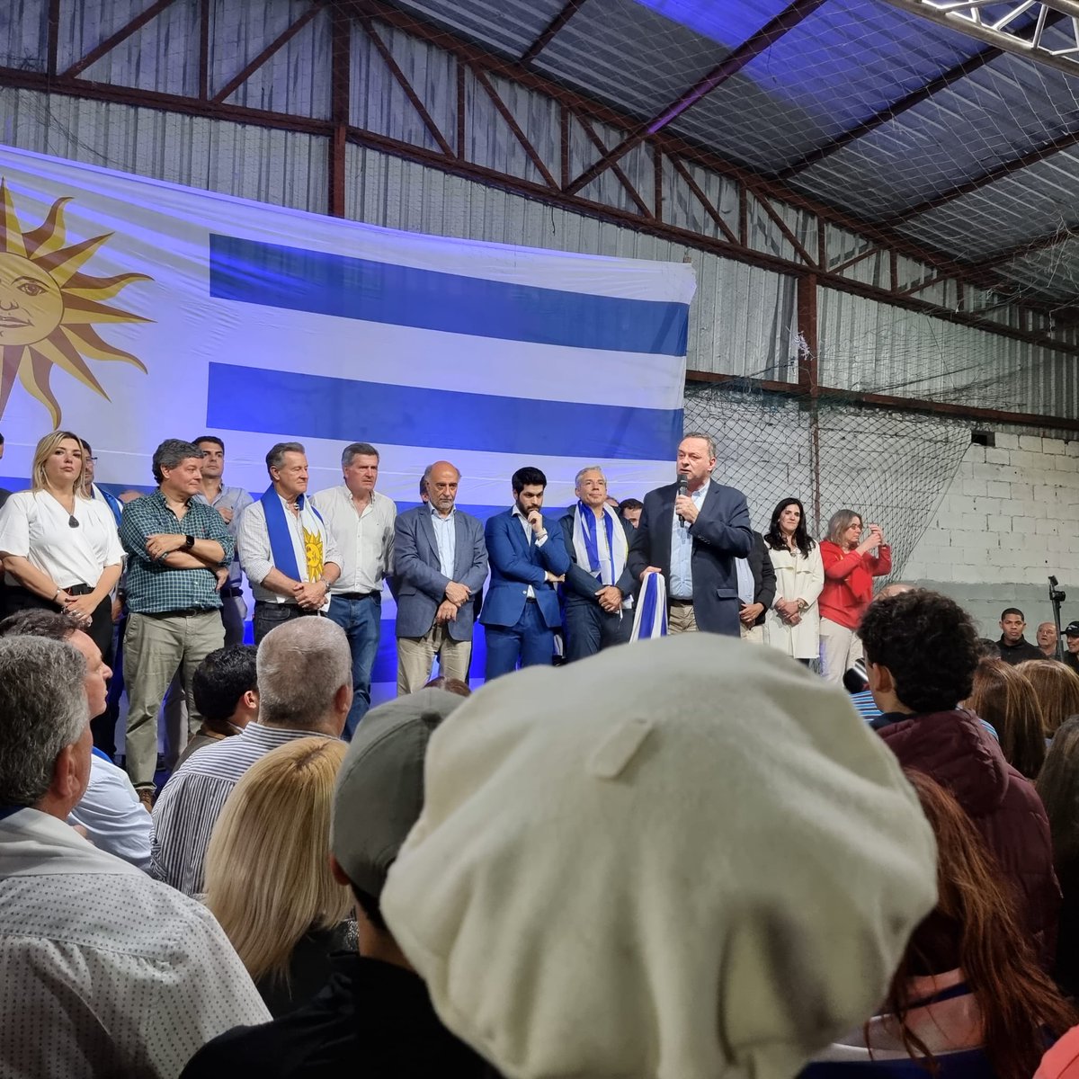 RobertSilvaUy's tweet photo. Volviendo de Maldonado luego de un espectacular encuentro donde la Coalición marca presencia.
¡Vamos a ganar! https://t.co/ZAD3GHNtfq