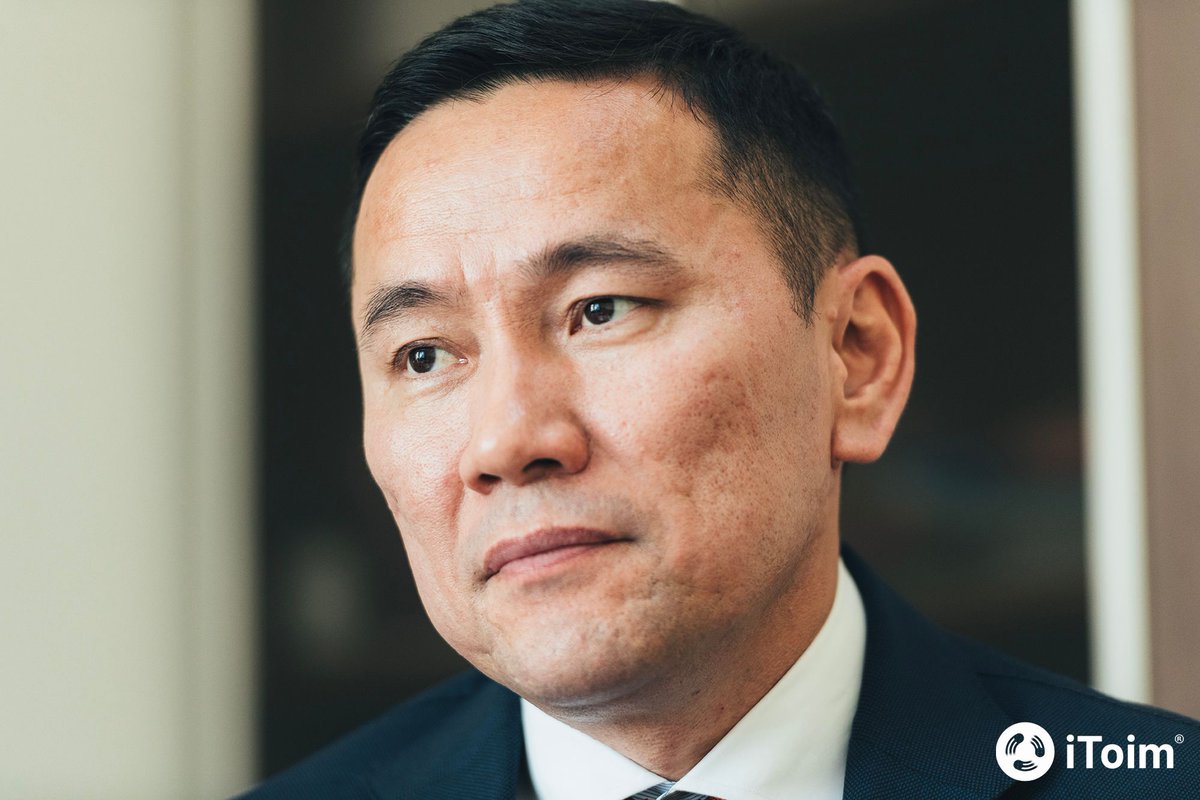 УИХ-ын гишүүн Д.Энхтүвшинтэй ярилцлаа. Тэрээр: 
-Олон сонгогдсон гишүүдийг хүндлэх ёстой гэж боддог байсан ч дотор нь ороод гайхлаа, ой гутсан...
-Хэлэлцүүлгийн явцад төсвийг хайрцаглаад, гишүүдийг худалдаж авах гэх юм уу үйлдэл гаргасан. Тухайлбал, Сангийн яам гэнэт “600 тэрбум