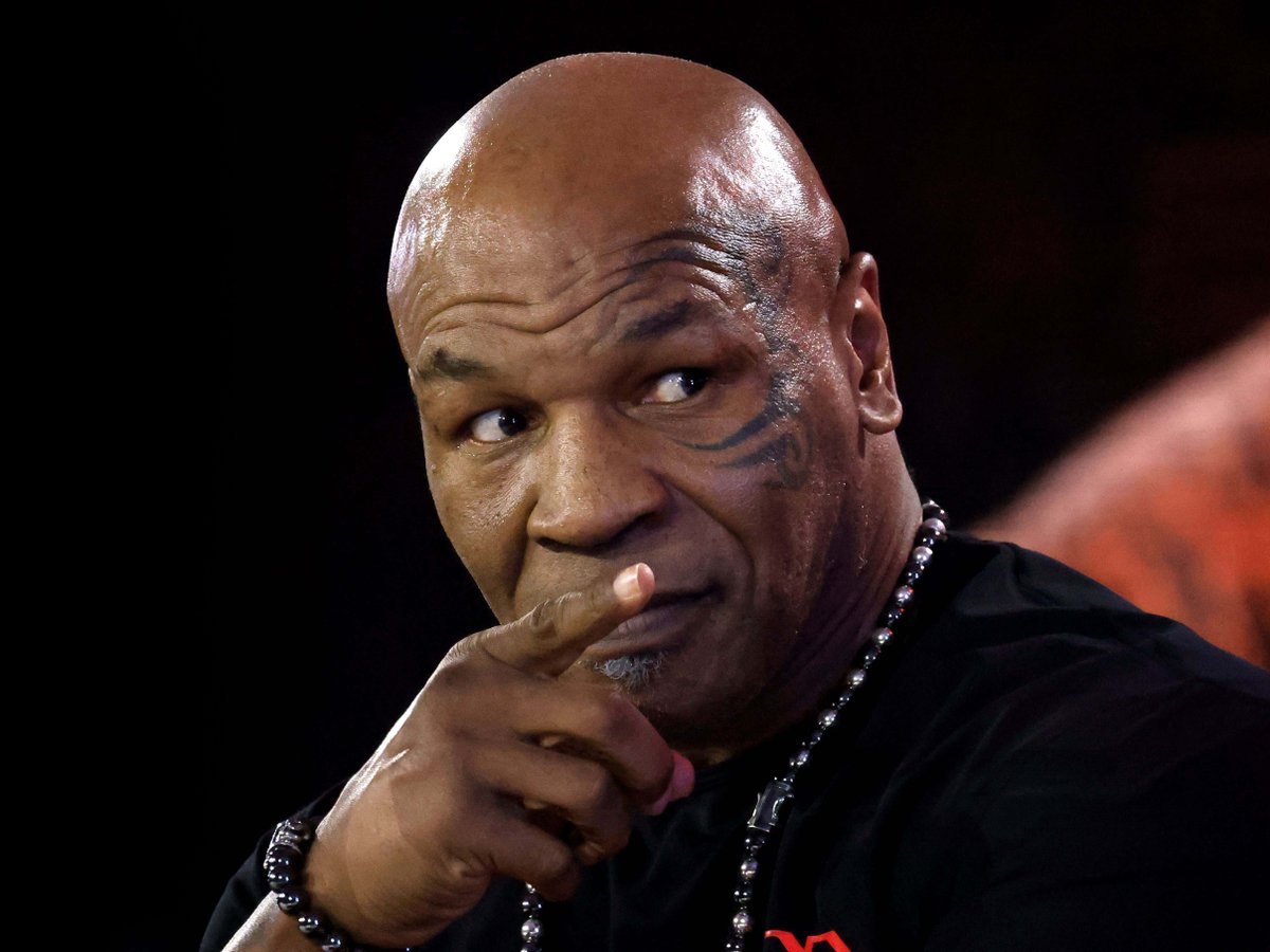 barstoolsports's tweet photo. Pray For Jake Paul: Mike Tyson Says His Second Personality "Iron Mike" Has Returned And He's Feeling Homicidal https://t.co/Fnpvz2bfmS https://t.co/KKqm8JEn11