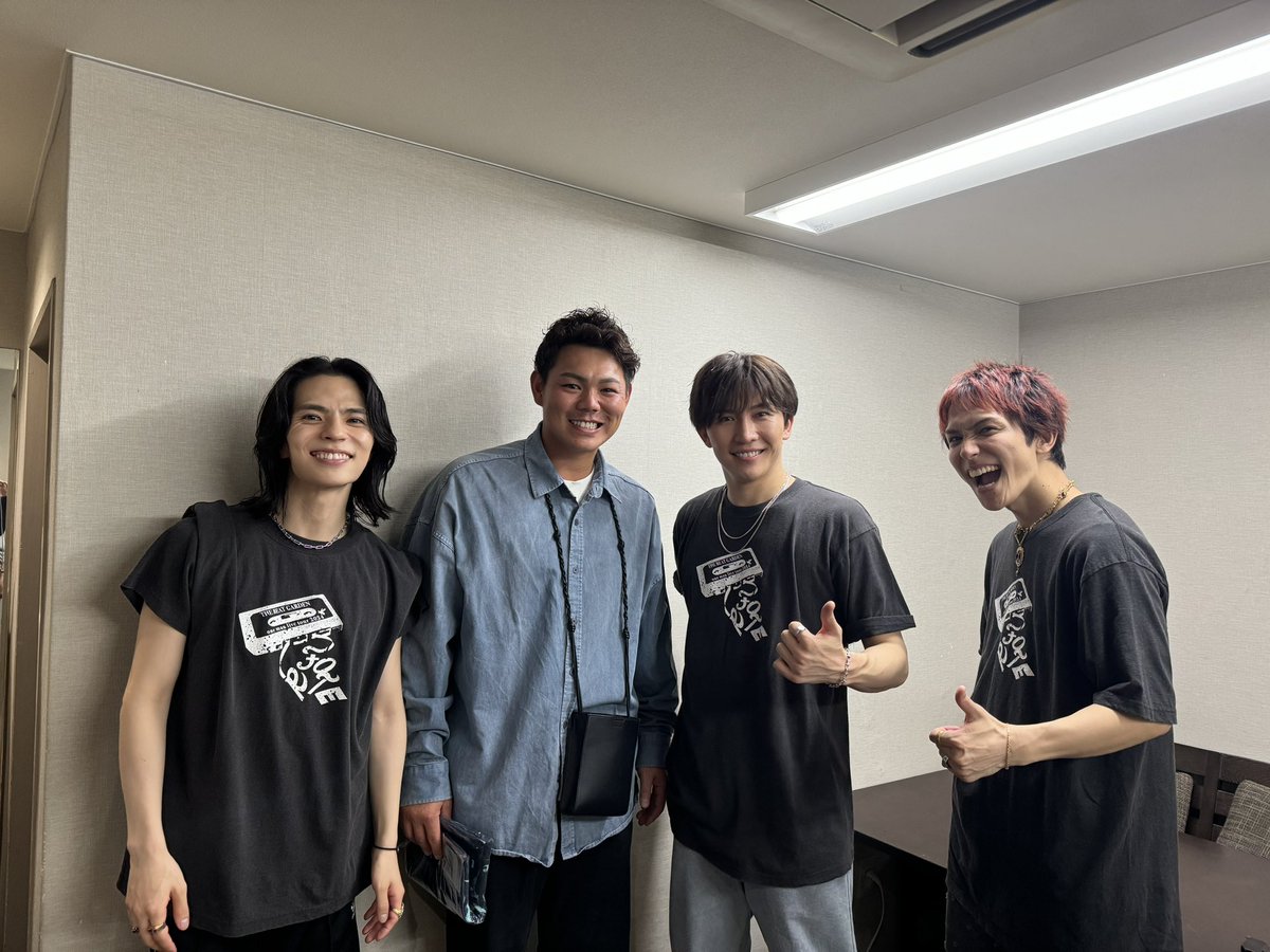 昨日の #THEBEATGARDEN のライブにStart Overを登場曲で使って下さってる #中日ドラゴンズ ⚾️の #高橋周平 選手が遊びに来て下さいました。
ありがとうございました🤗

生のStart Over、いかがでしたか？

終演後のメンバーとパシャリ📷