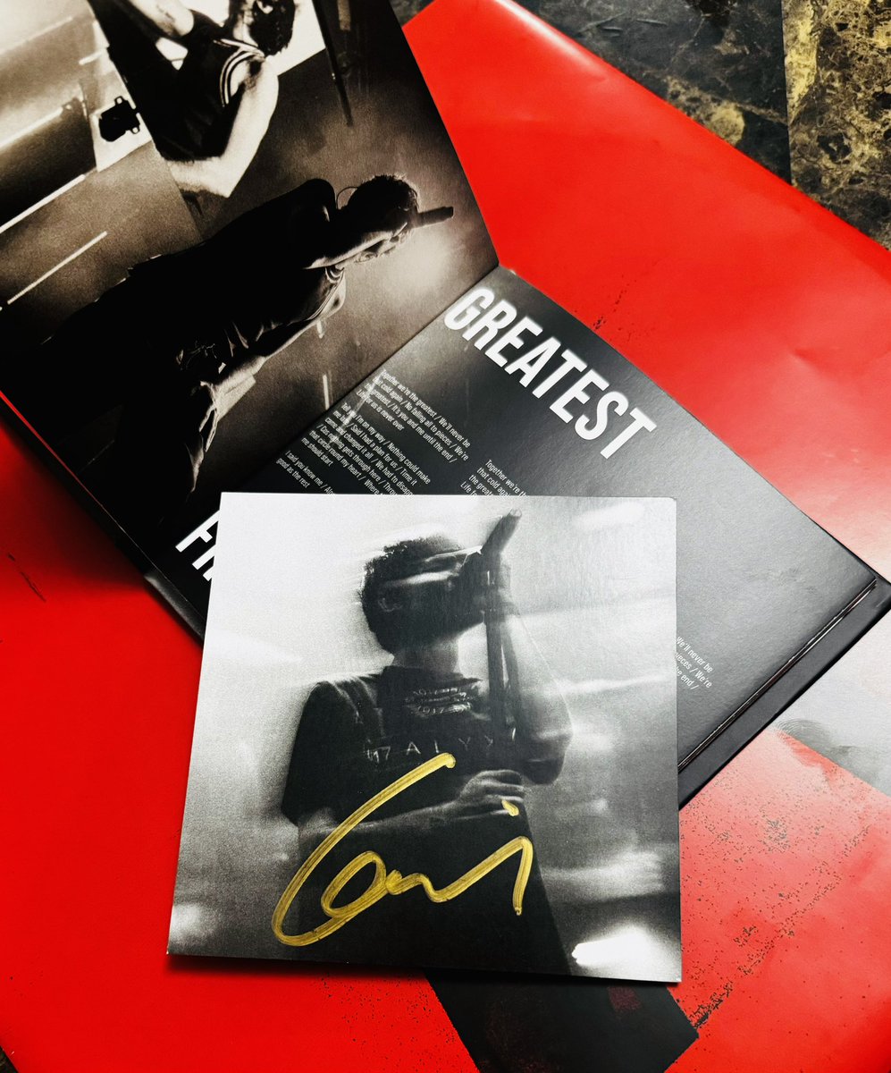 amylwt28's tweet image. Thank you so much @Louis_Tomlinson for signing a new LIVE CD for me after the original signed cd arrived defective. You’re the best! ❤️