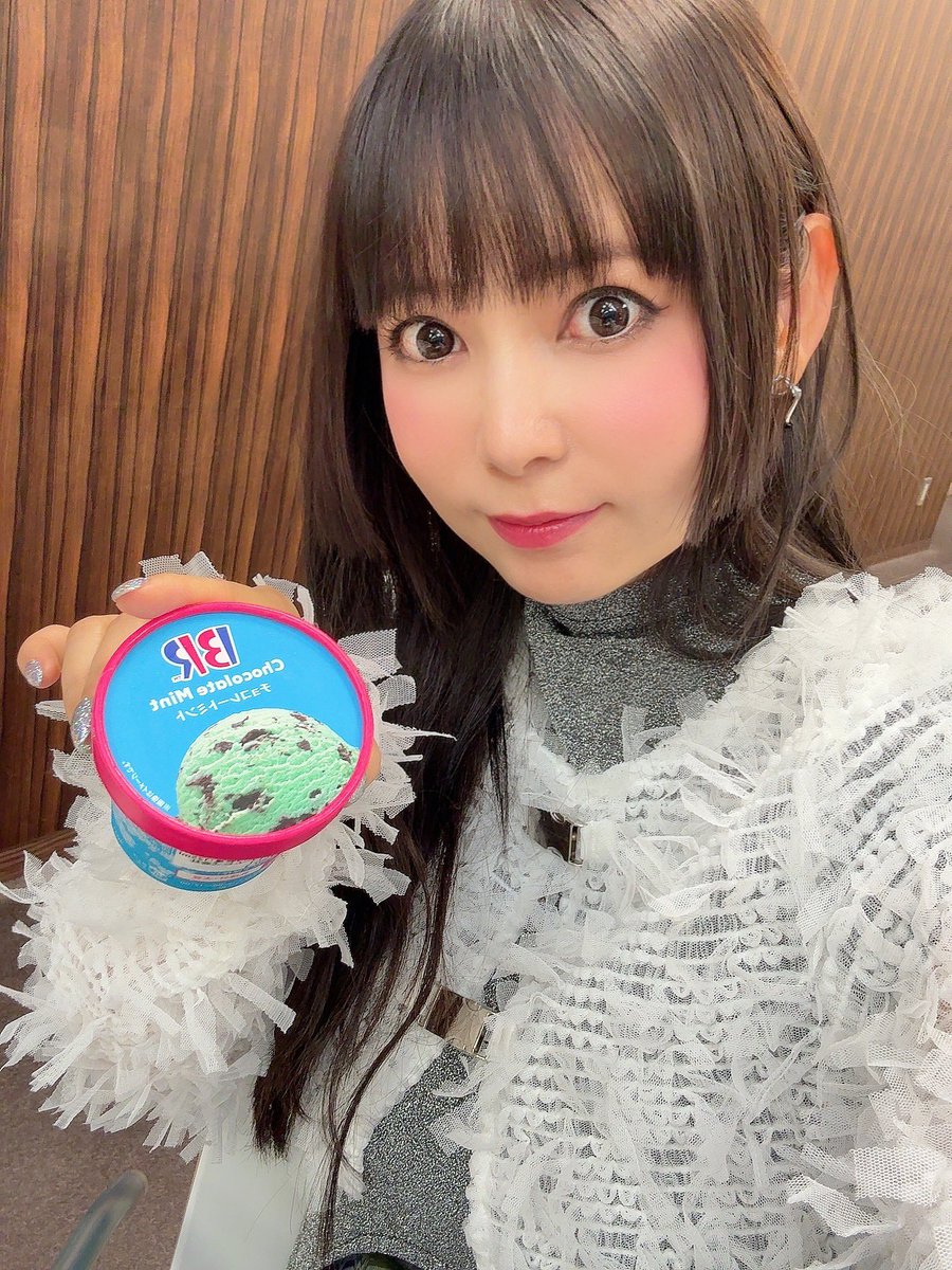 shoko55mmts's tweet photo. ACROSS THE WORLDキャンペーンでラジオめぐりさせていただいてます！
小山さんにサーティワン買ってもらった！これで夜までがんばれる https://t.co/Df6qI4XwKe