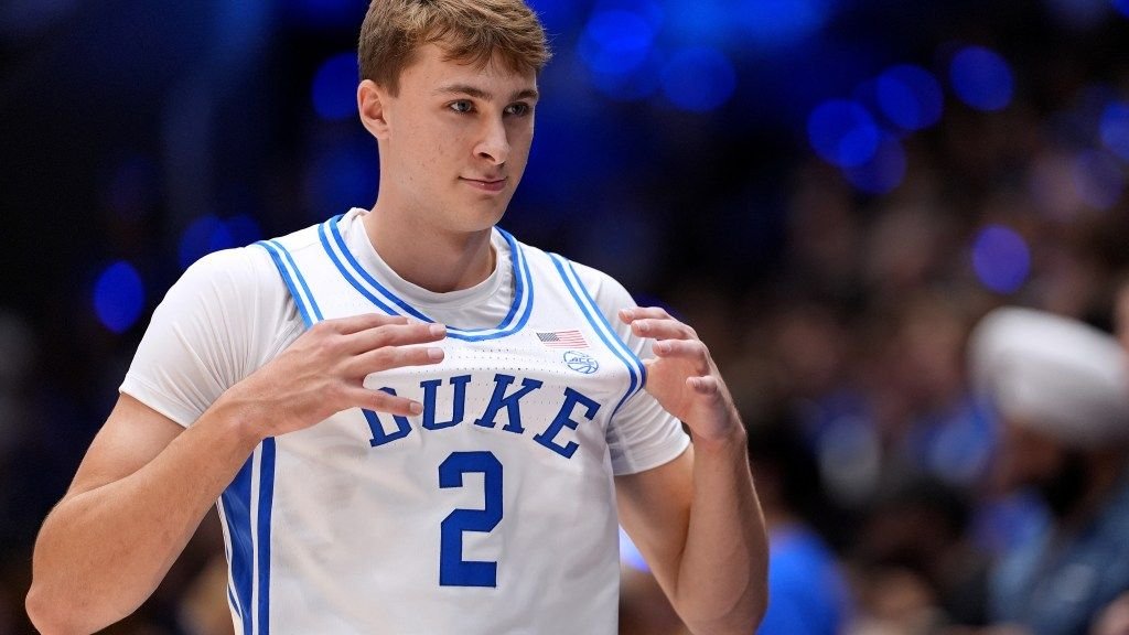 Cooper Flagg with 18/7/5 plus 3 steals in his Freshman Debut vs Maine 🔥🔥🔥 

Doing work at the rim, going 6/6 from the FT line.