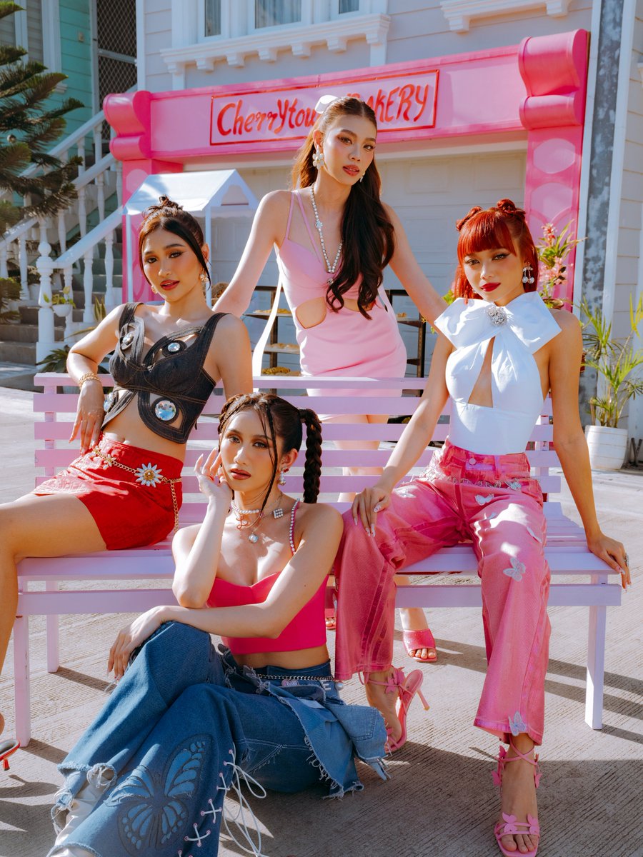 #BINI : Got that 40+ MILLION views on lock for Cherry On Top’s Official Music Video! 🎉🍒

We can’t thank y'all enough!🙏🏻🥹
Next up: 50M 🌟🌸

Keep watching here:
🎥youtu.be/wufUX5P2Ds8

#BINI_CherryOnTop
#BINI_CherryOnTopDC