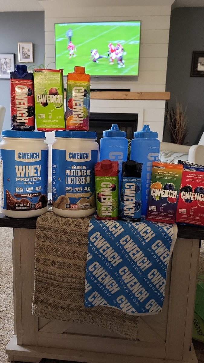 A great #giftpack <a href="/CwenchHydration/">CWENCH Hydration</a> and <a href="/RedCloudFS/">Red Cloud FS</a> Just in time for as #Sk Rec hockey is firing up.