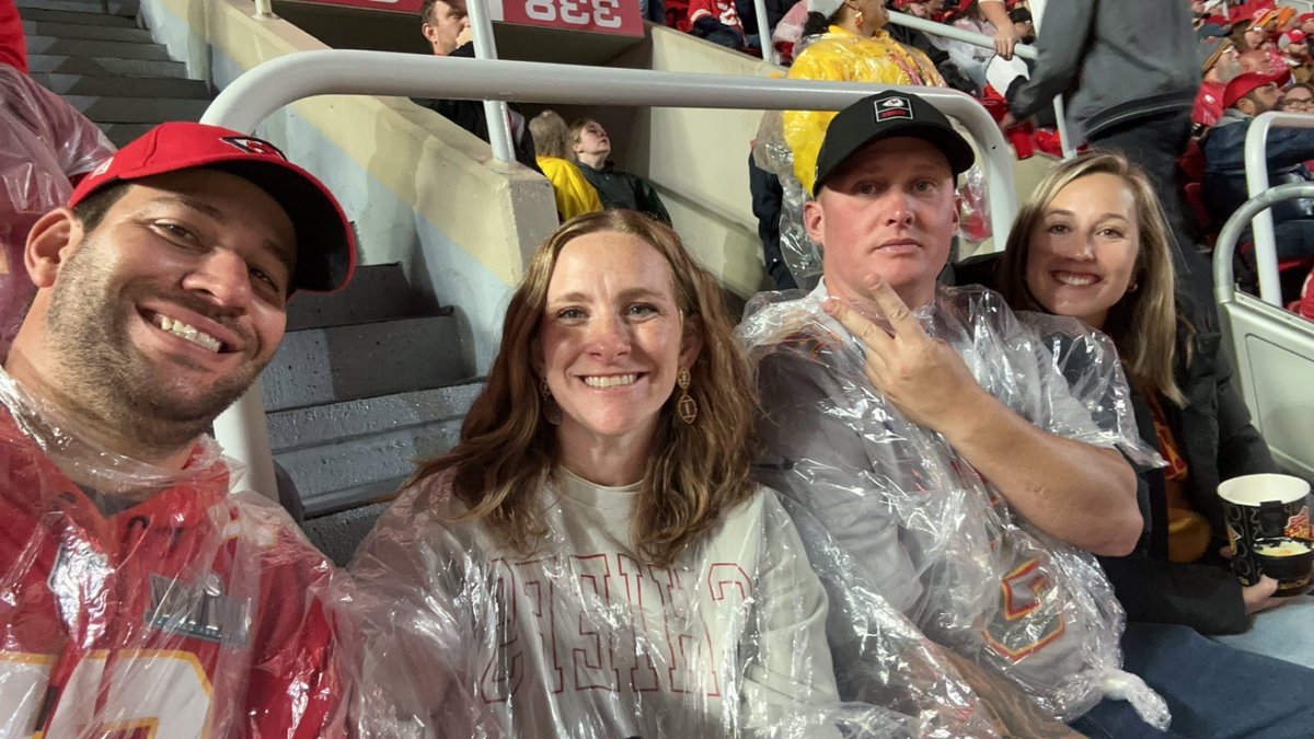 b_green2208's tweet photo. Here with our favorite vet #marines  #ChiefsKingdom https://t.co/x1VIiCgSVw