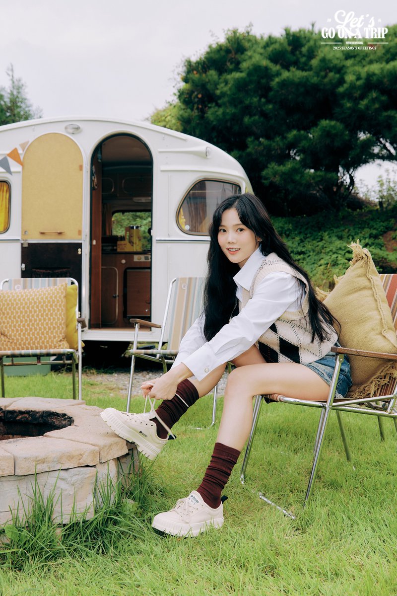 8_OHMYGIRL's tweet photo. 오마이걸(OH MY GIRL) 2025 SEASON'S GREETINGS [LET'S GO ON A TRIP]💛
#HyoJung #Mimi #YooA

#오마이걸 #OHMYGIRL #OMG 
#2025SEASONSGREETINGS https://t.co/que0kA6VSB