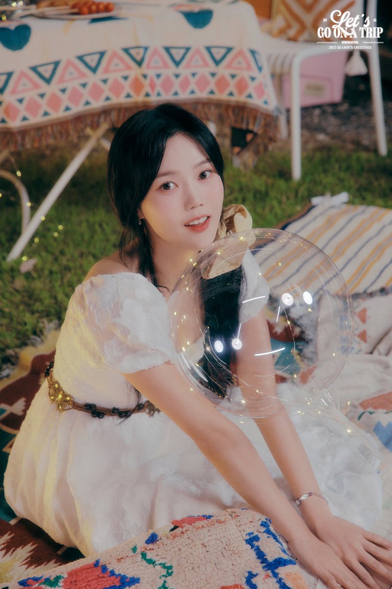8_OHMYGIRL's tweet photo. 오마이걸(OH MY GIRL) 2025 SEASON'S GREETINGS [LET'S GO ON A TRIP]💛
#HyoJung #Mimi #YooA

#오마이걸 #OHMYGIRL #OMG 
#2025SEASONSGREETINGS https://t.co/oUwZzeoYjk