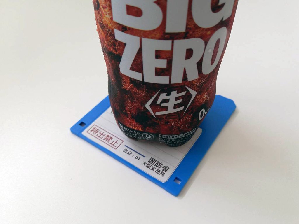Stalin_Bot_JP's tweet photo. 突　然　の　国　家　機　密

壊れたフロッピーをそのまま捨てるのもなぁ？と思って、せっかくなので適当なラベルを作って貼りつけて、会社でコースター代わりに使ってたら爆笑されました。画像は作ったやつ。 https://t.co/0wQpaJ0avH