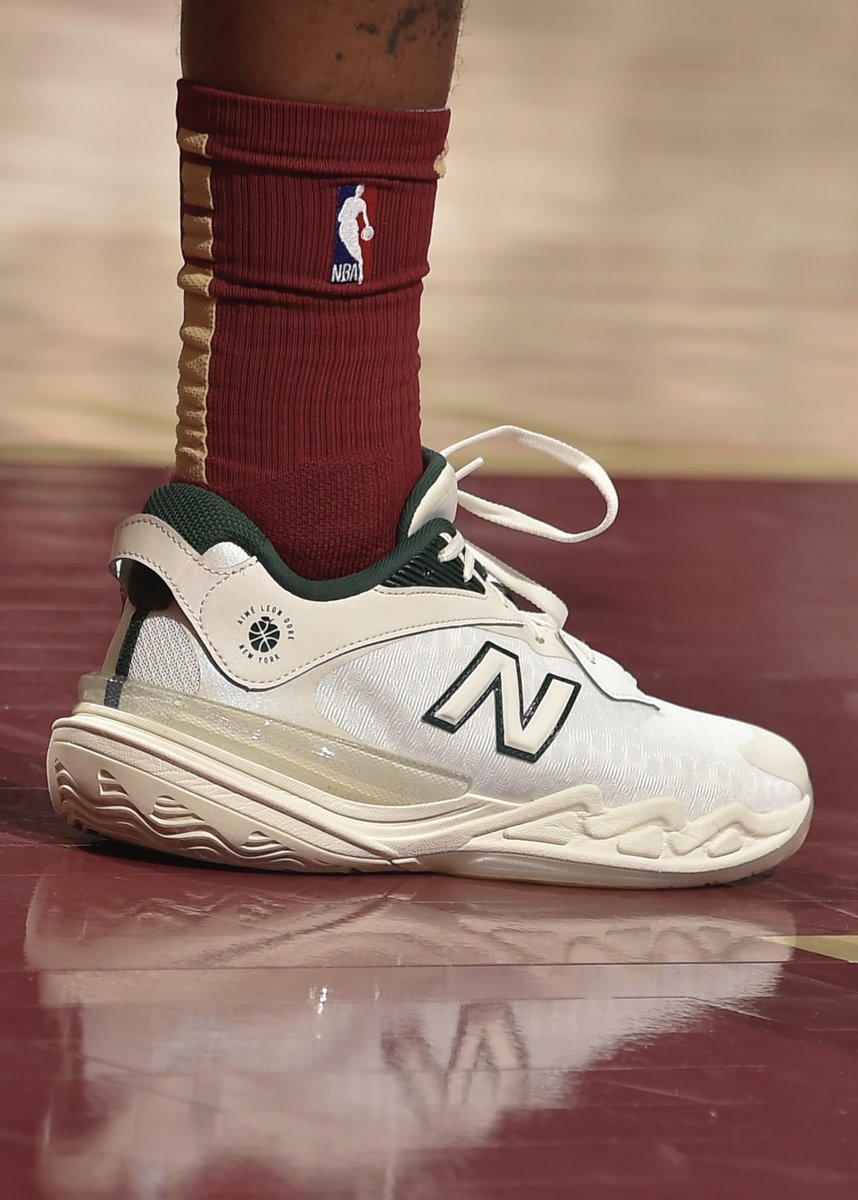 NickDePaula's tweet photo. Darius Garland debuted the Aime Leon Dore x New Balance Hesi Low V2s https://t.co/Mck1Wspf07