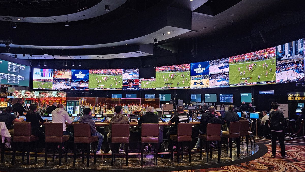 On si on plaçait un petit billet ? En direct du <a href="/CaesarsPalace/">Caesars Palace</a> #LasVegas cc <a href="/LioButon/">LIONEL BUTON</a> <a href="/nflextra/">NFLextra</a> <a href="/NFLFrance/">NFL France</a>