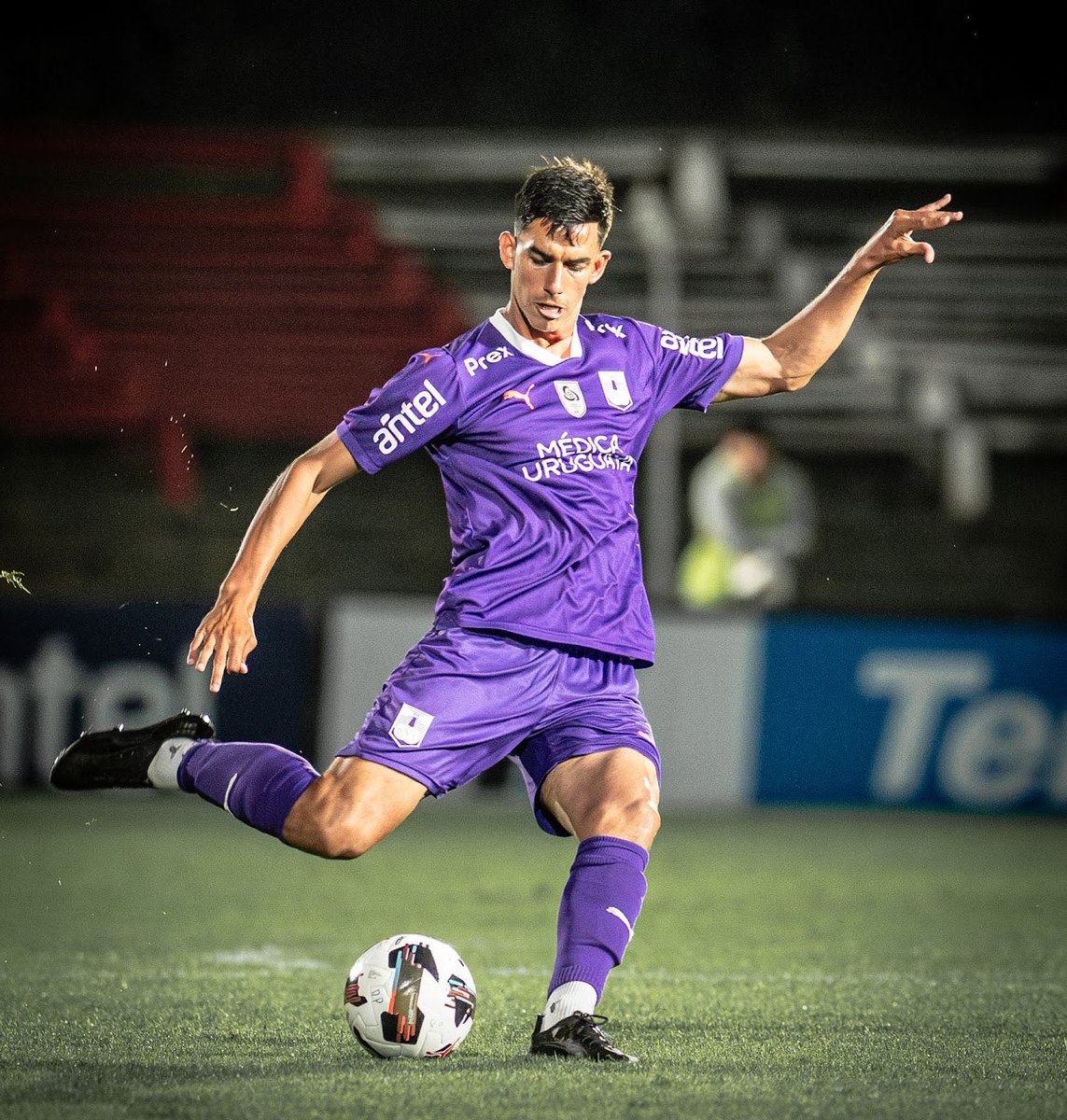 Boca ya negocia para vender a un jugador Renzo Giampaoli en Defensor Sporting.