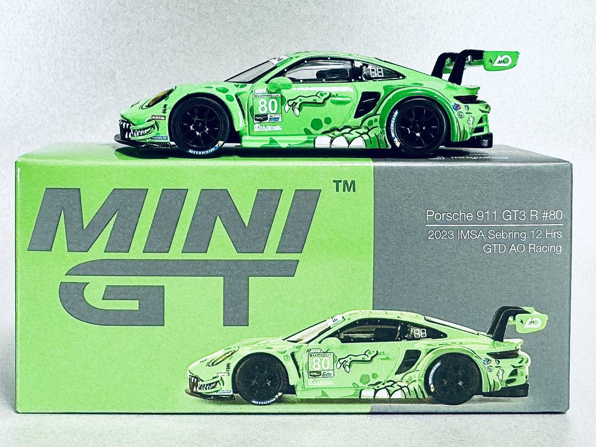 Porsche 911 GT3 R ミニGTの新製品。 ユニークな恐竜カラーで人気のAO