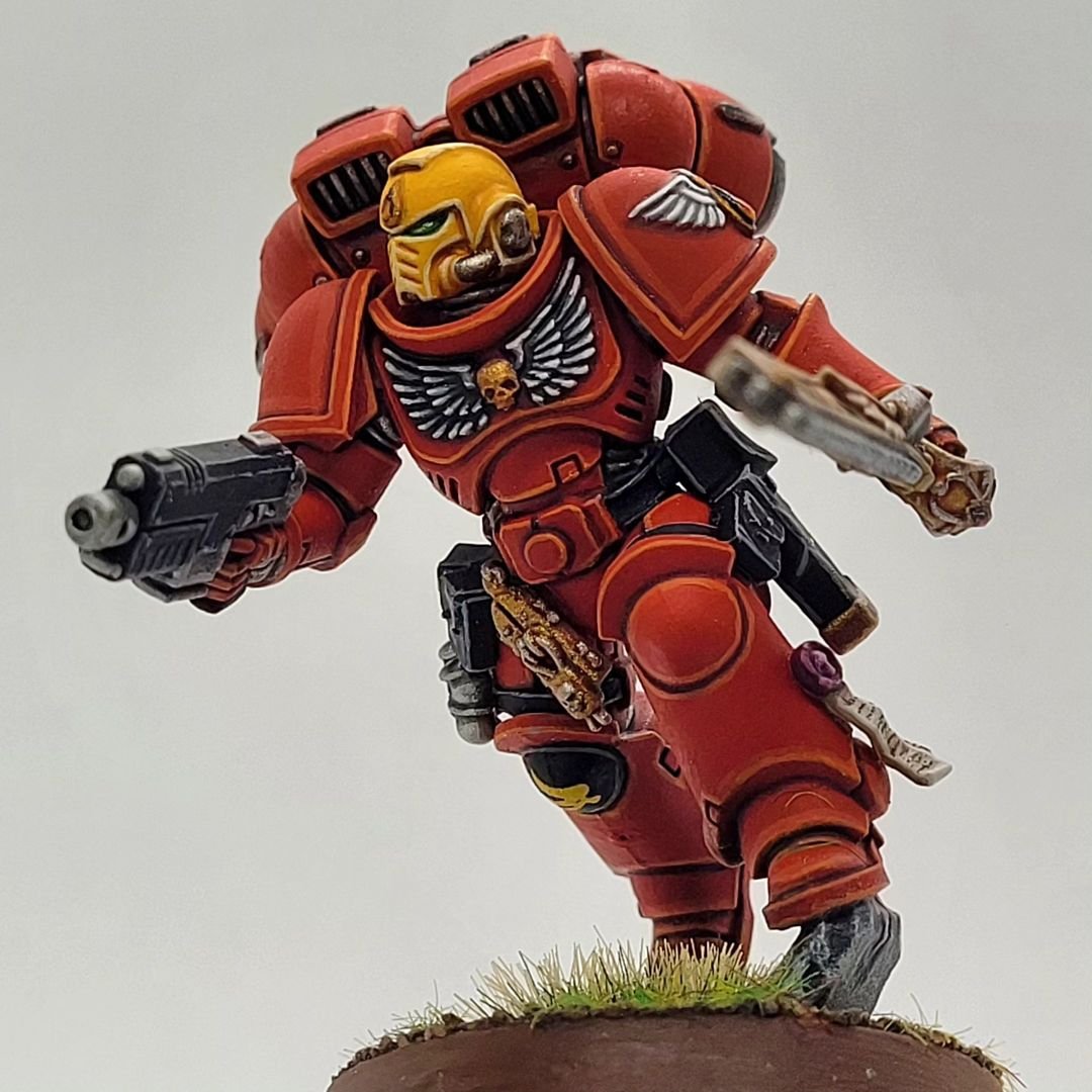 Miniature completed! The sword comes from #crimsonlor \n‐----------------------- \n#PaintingForgeWorld #wh40k #paintingwarhammer #paintinggamesworkshop #warhammer #warhammer40k #warhammer40000 #spacemarine #adeptusastartes #paintingminiatures #paintingwarhammer40k  #Sanguinrint