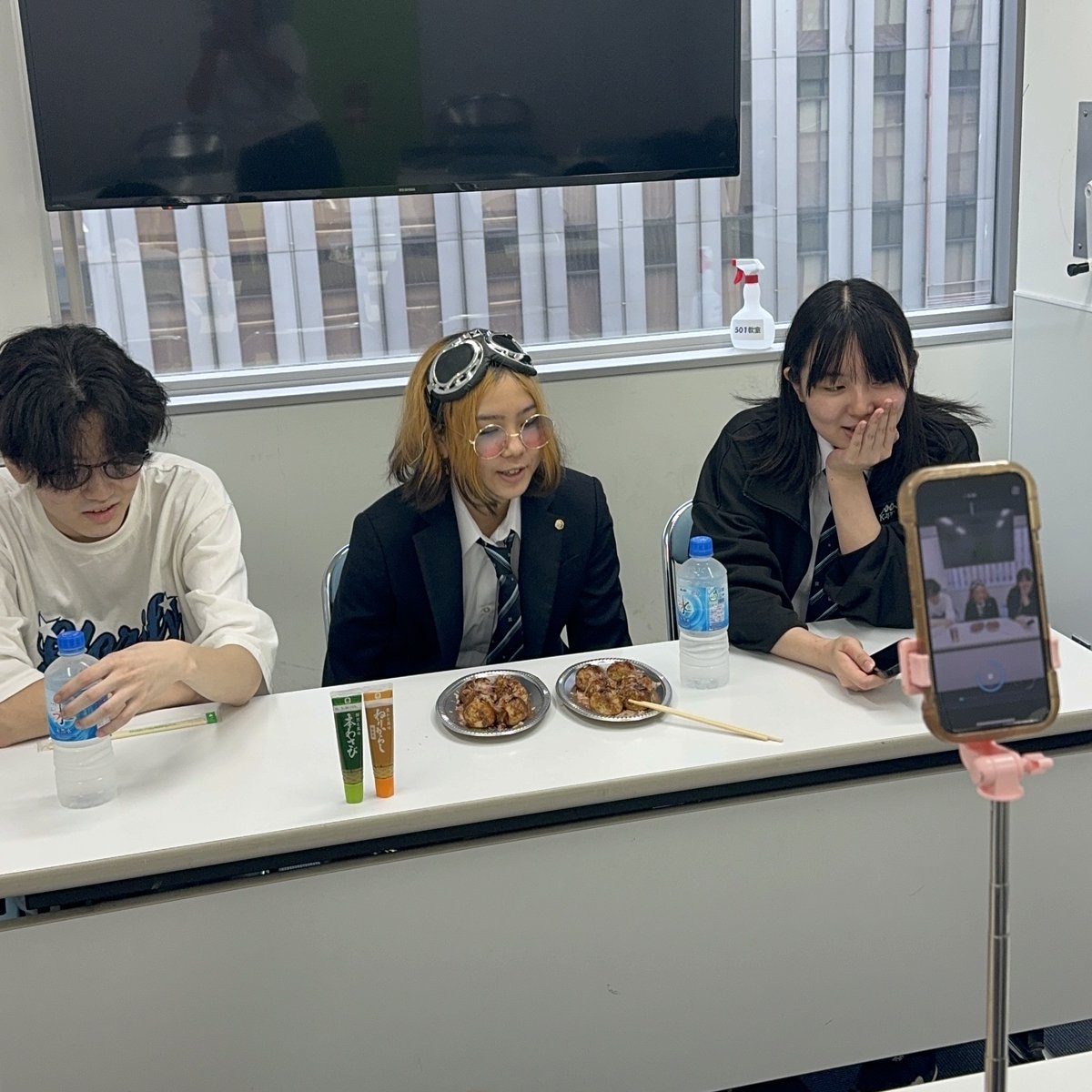 hchssapporo's tweet photo. SNS部活動報告📷✨
初投稿は配信済みですが、皆さんご覧になりましたか・・・!?👀
まだの方はぜひ、ブログ内のリンクよりご覧になってみてくださいね👇
https://t.co/6tXEBA5RNW… #ヒューマンキャンパスのぞみ高等学校 #通信制高校 #声優 #俳優 #アニメ #ゲーム #eスポーツ #マンガ #イラスト https://t.co/ESCTbT9sXV