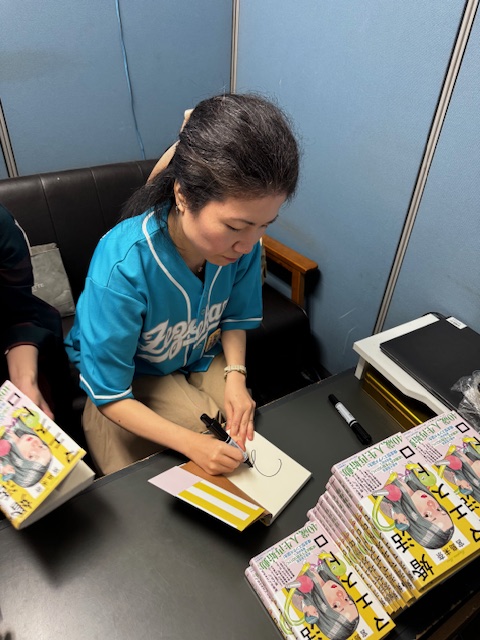 著者来店＆サイン本】 さきほど宮島未奈さんがご来店！！ 最新刊『婚活