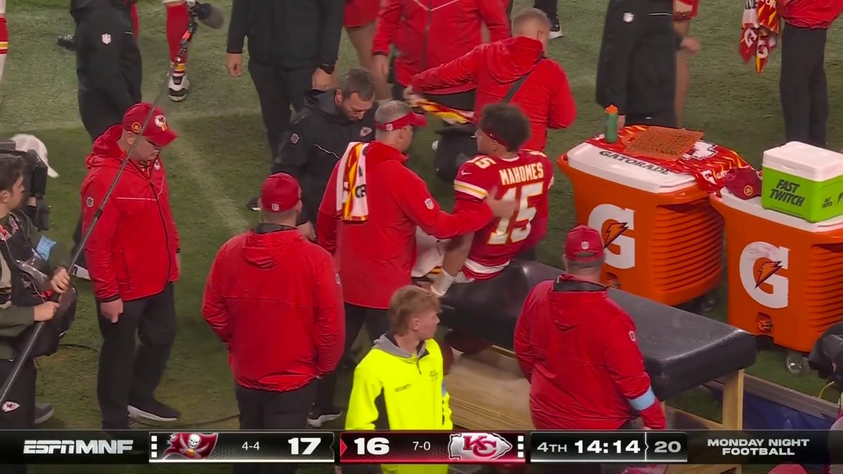 NFLonFOX's tweet photo. Patrick Mahomes is being looked at on the sideline with an apparent injury. https://t.co/z5pRU8Up3S
