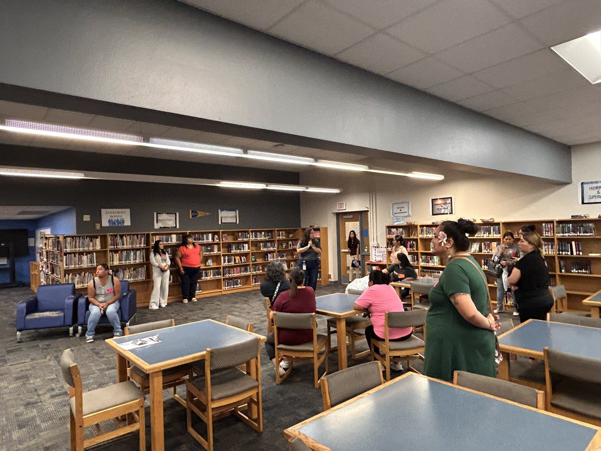 Lydia Riera.(aka Mrs.Giggles) tweet media