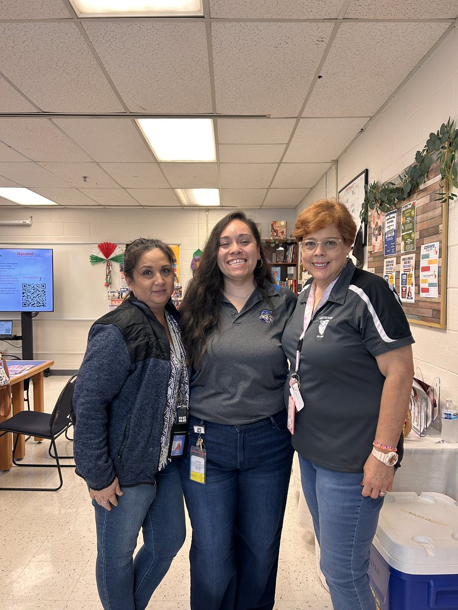 Lydia Riera.(aka Mrs.Giggles) tweet media