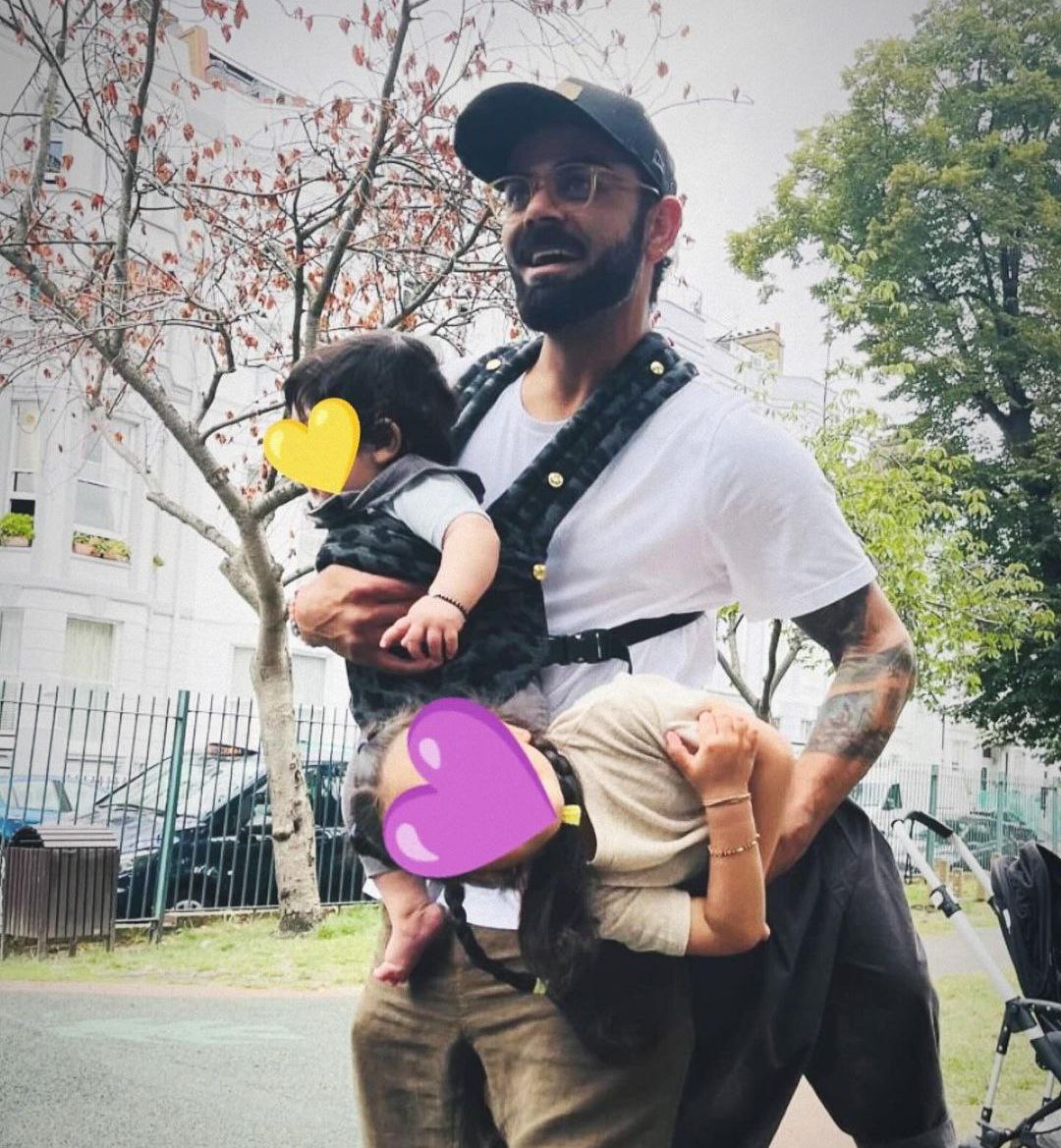 Virat Kohli with Akaay &amp; Vamika. 🥹

- BEST PICTURE OF THE DAY. ❤️