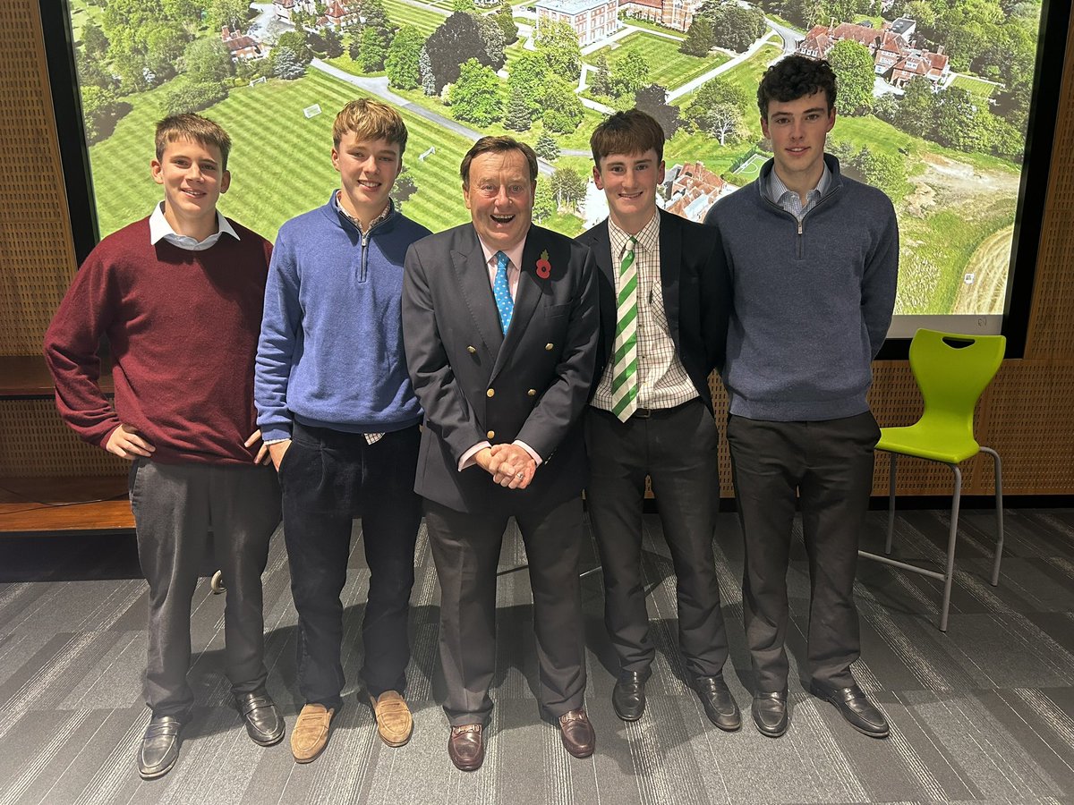 Huge thanks to six times British jump racing Champion Trainer Nicky Henderson for coming to speak to the Tattersalls Society <a href="/RadleyCollege/">Radley College</a> last night. Inspiring, fun and informative talk. 🏇