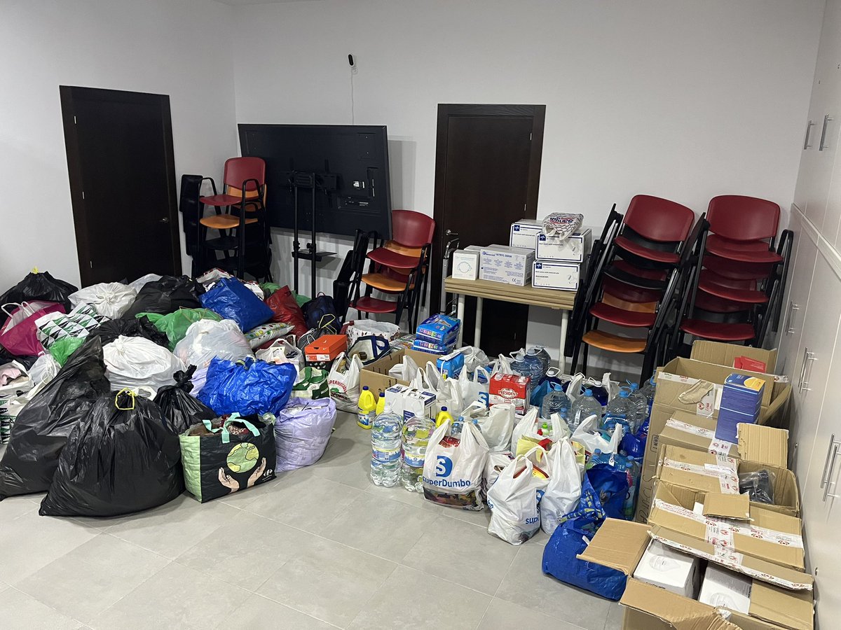 FBRegionMurcia's tweet photo. ¡Gracias por vuestra colaboración! ❤️

Hoy vamos a depositar parte de los productos que nos habéis dejado 🙏🏼

⚠️ Prioridad a productos de higiene personal, guantes, botas de agua y mascarillas

🚫 NO RECOGEMOS MÁS ROPA https://t.co/8TYSkFyo8M