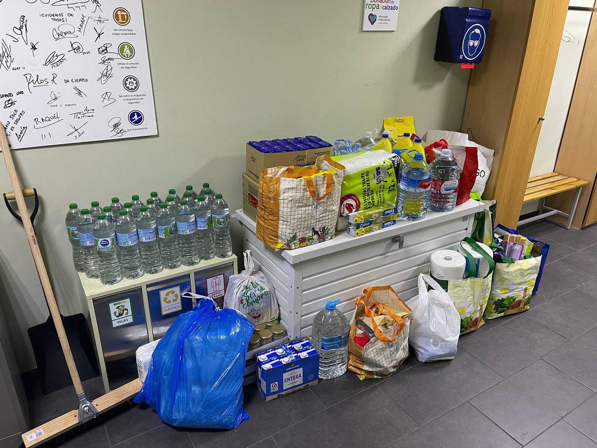 🙏 ¡Gracias a tod@s l@s trabajador@s por su solidaridad! La recogida de materiales y alimentos para Valencia está siendo un éxito gracias a su compromiso. Junt@s, somos más fuertes. 💪 #SolidaridadCCOO #AyudaValencia
