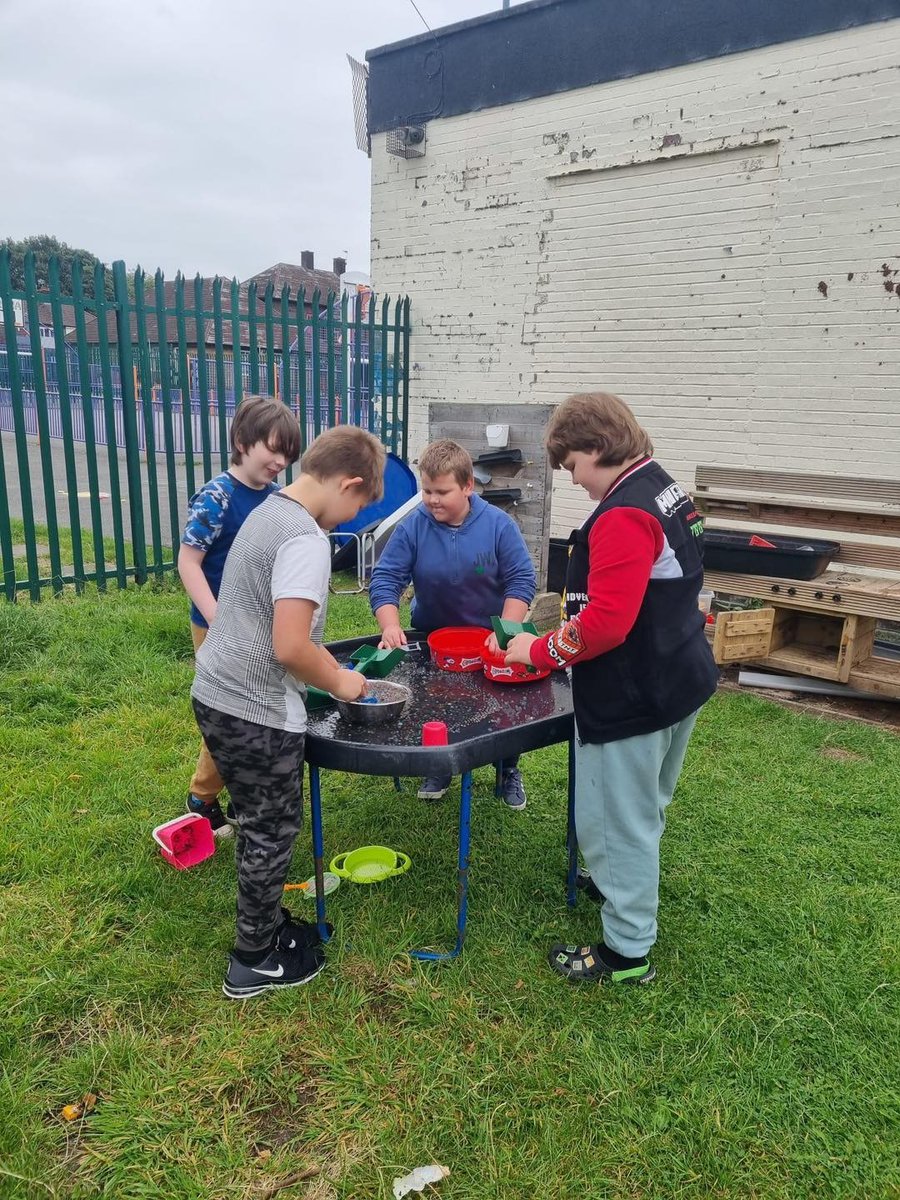 Thanks to <a href="/coopuk/">Co-op</a> Members choosing a cause, Local Community Fund cause Autisk, are receiving £5,000 as part of our prize draw 'Winners Share It All' to support young people with disabilities and educational needs. Find out more: coop.uk/4eSlZ6p