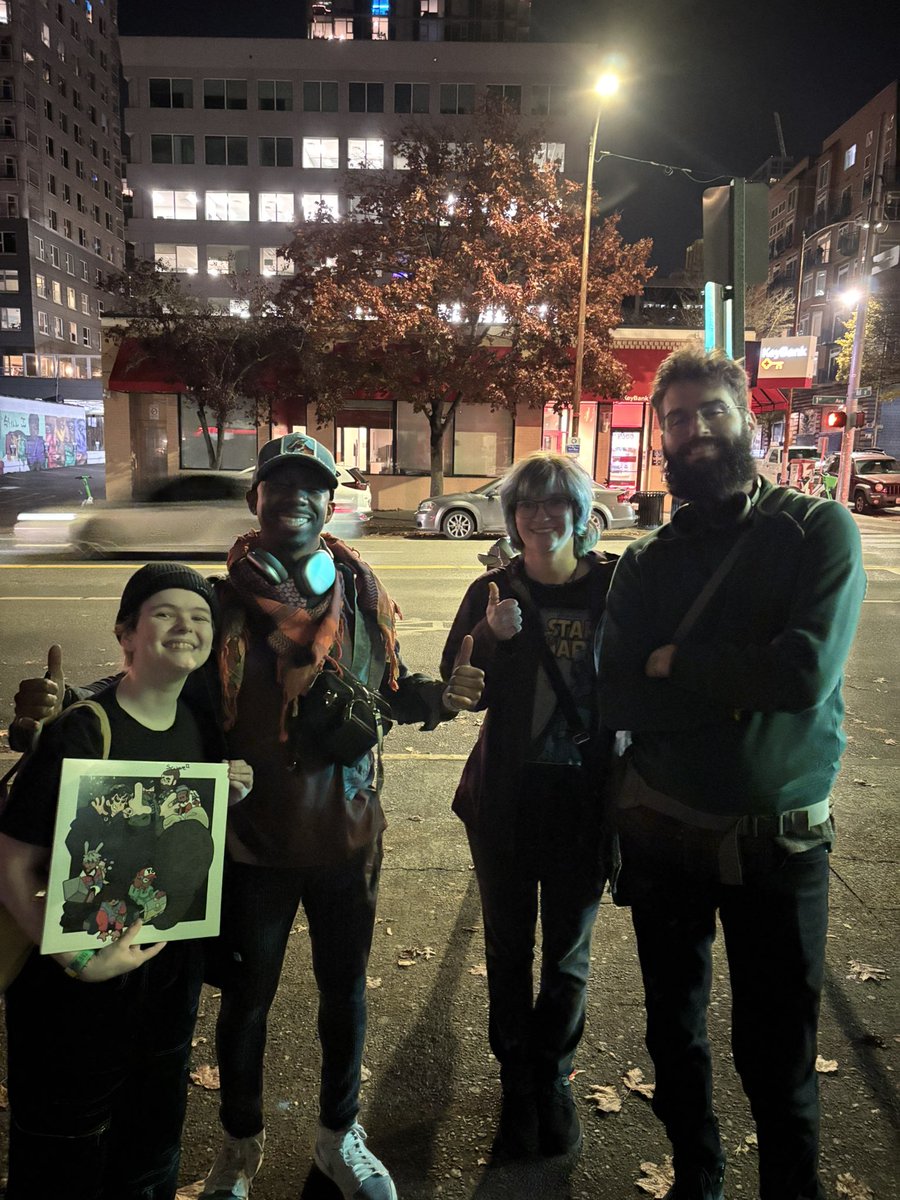 ozxy_'s tweet photo. thanks for the killer show + glad you loved the tapestry (and lactaid) https://t.co/3HdCRG21ZX