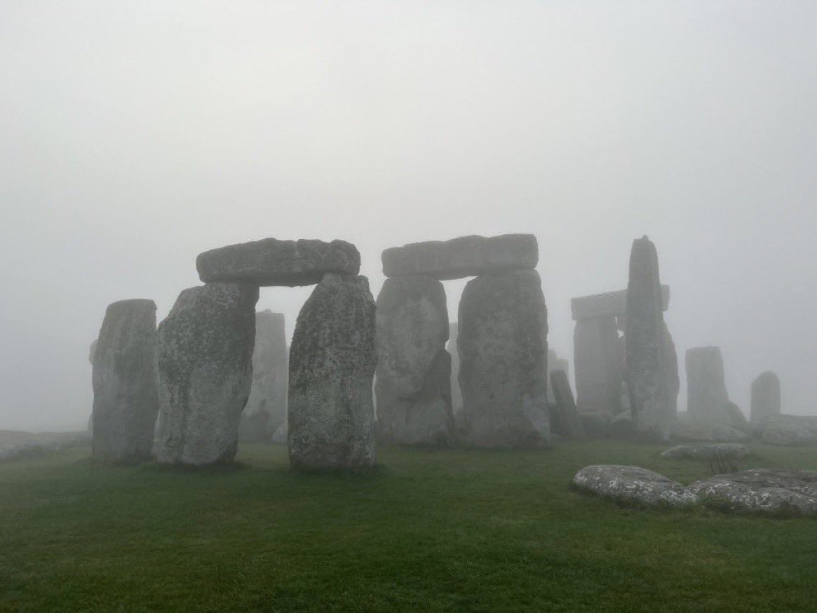 Sunrise at Stonehenge today (5th November) was at 7.06am, sunset is at 4.32pm 🌫️