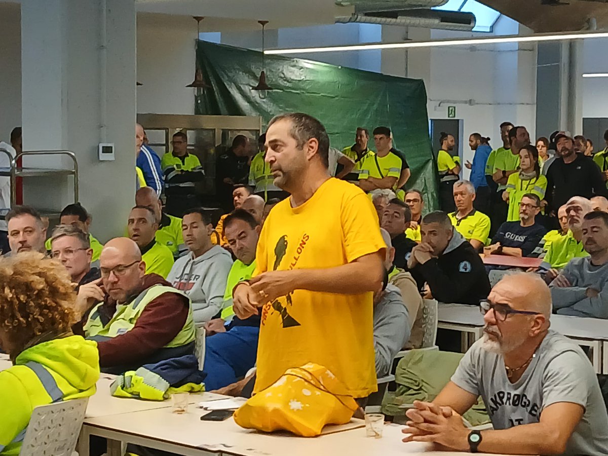 Els estibadors i estibadores de Barcelona aprovem en assemblea l'enviament de 11 camions amb material sanitari i d'emergències per als damnificats del País Valencià, a més de destinar prop de 150.000 euros als pobles afectats per a la seva reconstrucció <a href="/SoyCoordinadora/">Coordinadora - CETM #45AñosCoordinadora</a>