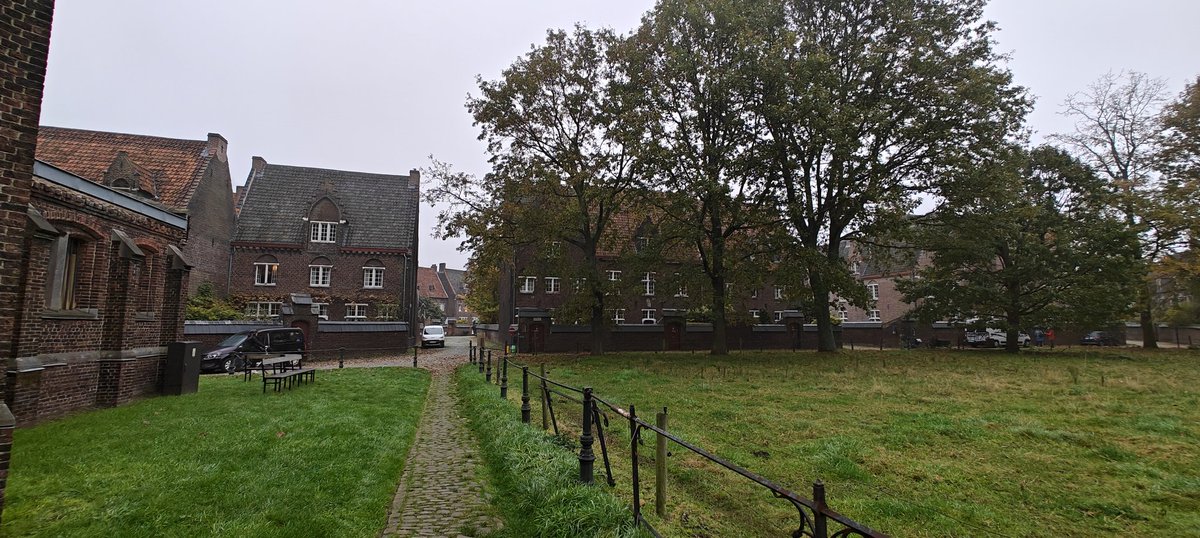 After 37 years still a mindful experience to walk in the morning from the parking to the office. #grootbegijnhof #sterkmakersinautisme
