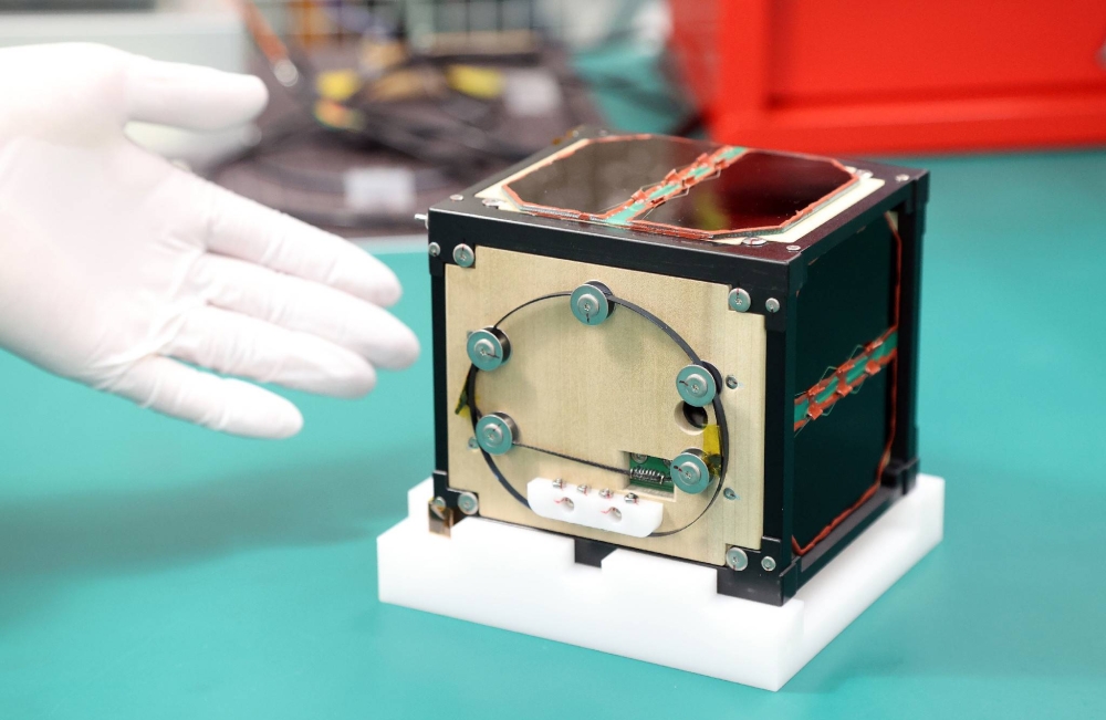 Japonski znanstveniki so v vesolje poslali prvi satelit, zgrajen iz  lesa. Če se bo satelit izkazal za trpežnega, bi les lahko postal  pomemben material vesoljske industrije.

portalvvesolje.si/novice/2024/Le…

📸 JIJI