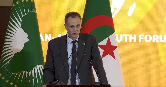 AL24Francais's tweet photo. Forum de la jeunesse africaine d’Oran : #Hammad réitère l’engagement de l’#Algérie à accompagner la jeunesse africaine
https://t.co/LV2PtXU2yV https://t.co/qS0K23jNCH
