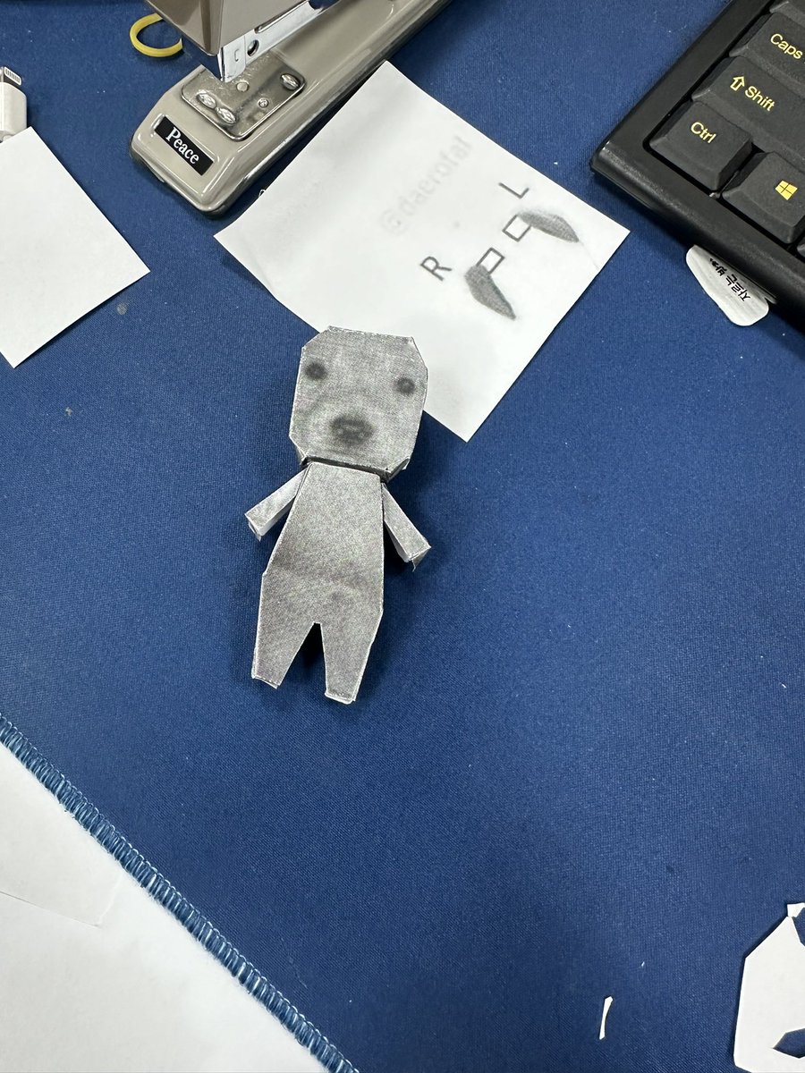 aaaazzzi's tweet photo. 아시발 회사에서 뚝딱뚝딱 존나몰래 나만 뒷자리혼자라 뚝딱뚝딱 https://t.co/KinbVwroRM