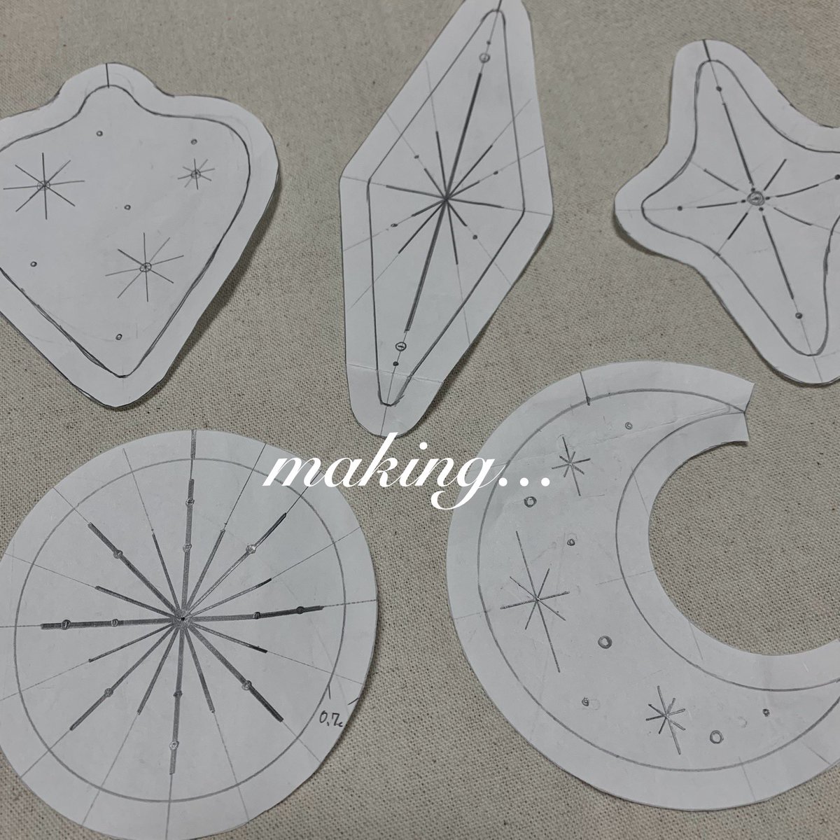 Laffiy_1's tweet photo. クリスマスの新商品を試作中です🦌

ホリデーシーズンのアイテムはデザインを考えるだけで楽しくなります☺︎ https://t.co/eKZDvyIjHE