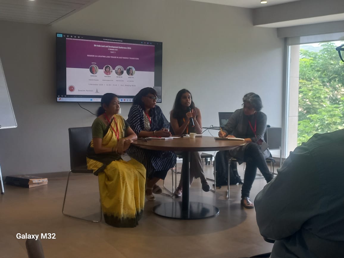 IndiaLandConf's tweet photo. One of #ILDC2024 sessions was Locating Land Tenure in Just Energy Transitions. @sukriti_vats reported that only 1 coal mine in India has been scientifically closed despite having India having over 76 discontinued mines.
#8THILDC #LandRights https://t.co/iuSE5m626e