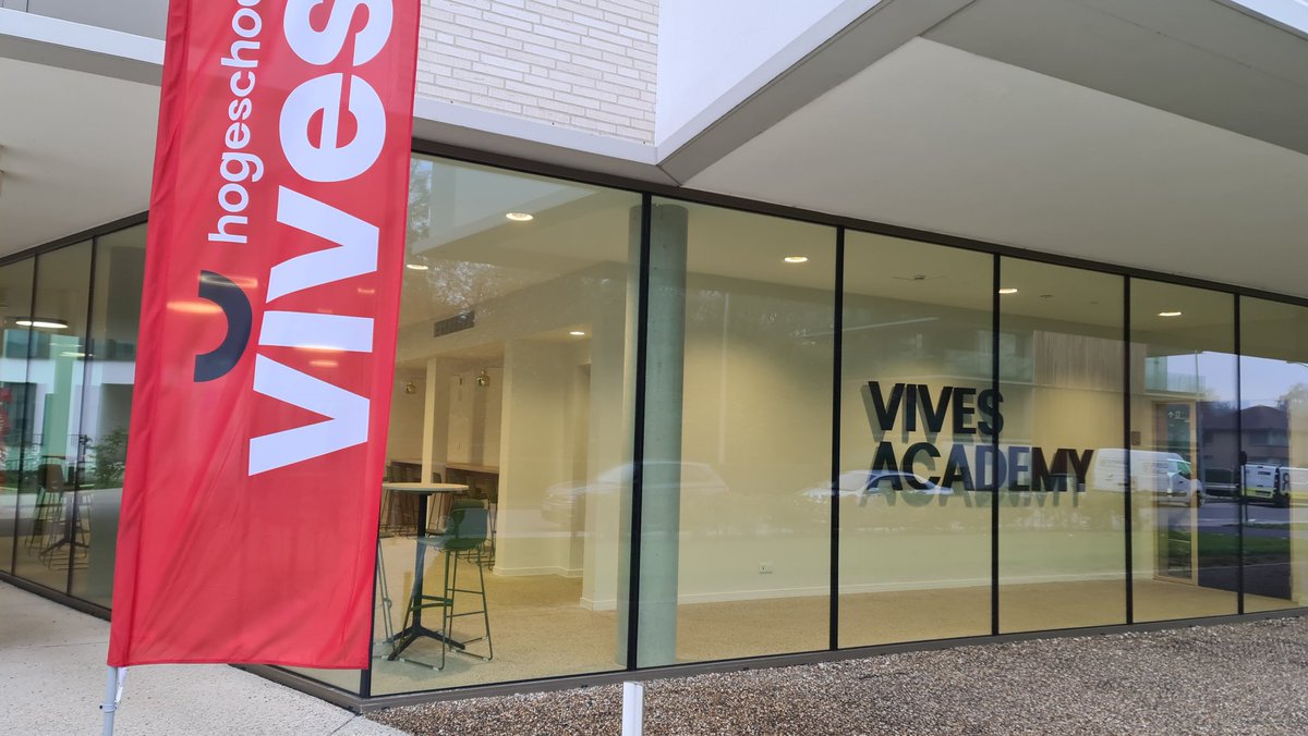 Drie volledige dagen mag ik met socialprofit- en cultuurmanagers werken rond strategisch management .
Vandaag dag 2. 
<a href="/vivescontinue/">VIVES Continue</a> 
#postgraduaat