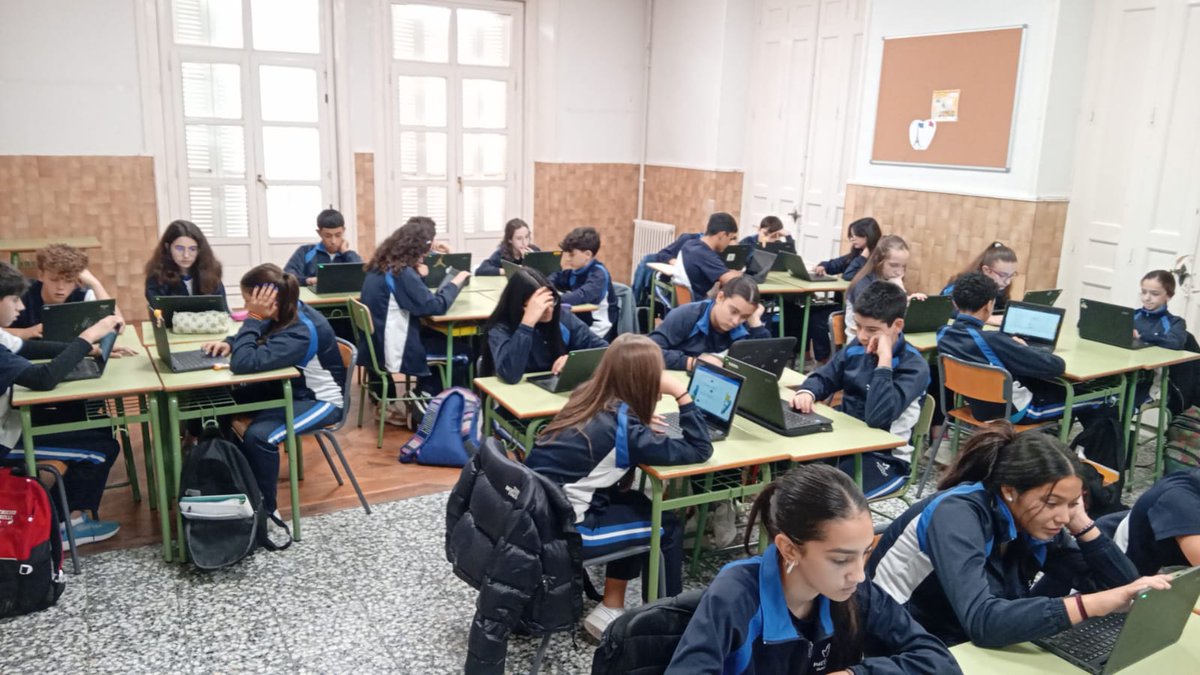 maristasguada's tweet photo. Los alumnos de Secundaria evalúan sus destrezas cooperativas mediante la autoevaluación y la coevaluación entre pares a través de Office 365 #participación #alumnoscompetentes #PlanDigital #MaristasCuentaConmigo @UNICEF_EDU https://t.co/tnsUsSiu8y