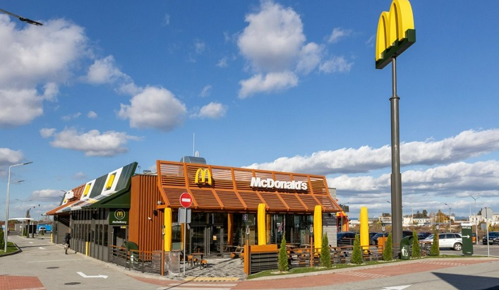 theUBN's tweet photo. A new #McDonald's restaurant opened in #Boyarka (Kyiv Oblast) this weekend. A few days ago, the third store from electronics retailer #Foxtrot opened in #IvanoFrankivsk’s largest shopping center, Veles Mall. This is the 123rd store in the network. https://t.co/mr68Ux4mVI