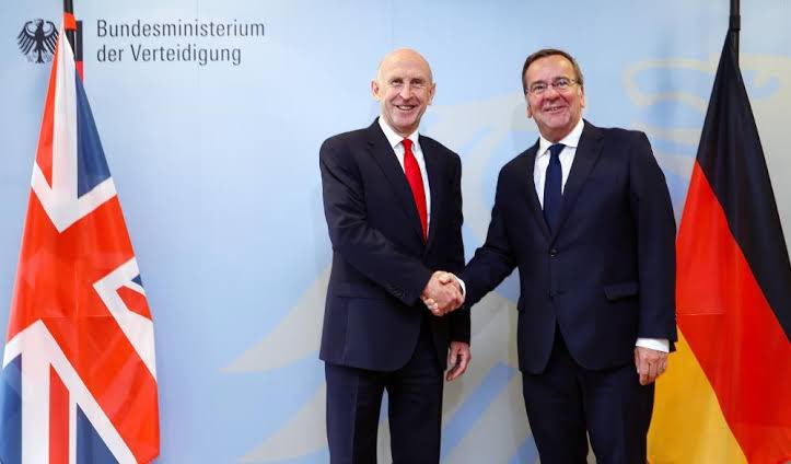 ABD Başkanlık seçim süreci bugün sona erecek. AB Trump’ın başkan seçilmesini kabus olarak görüyor. Trump’ın Avrupa savunmasına Amerikan desteğini çekecek olması temel sorun. 24 Ekim 2024 tarihinde İngiltere ve Almanya tarihte ilk kez ikili savunma işbirliği anlaşması imzaladı.