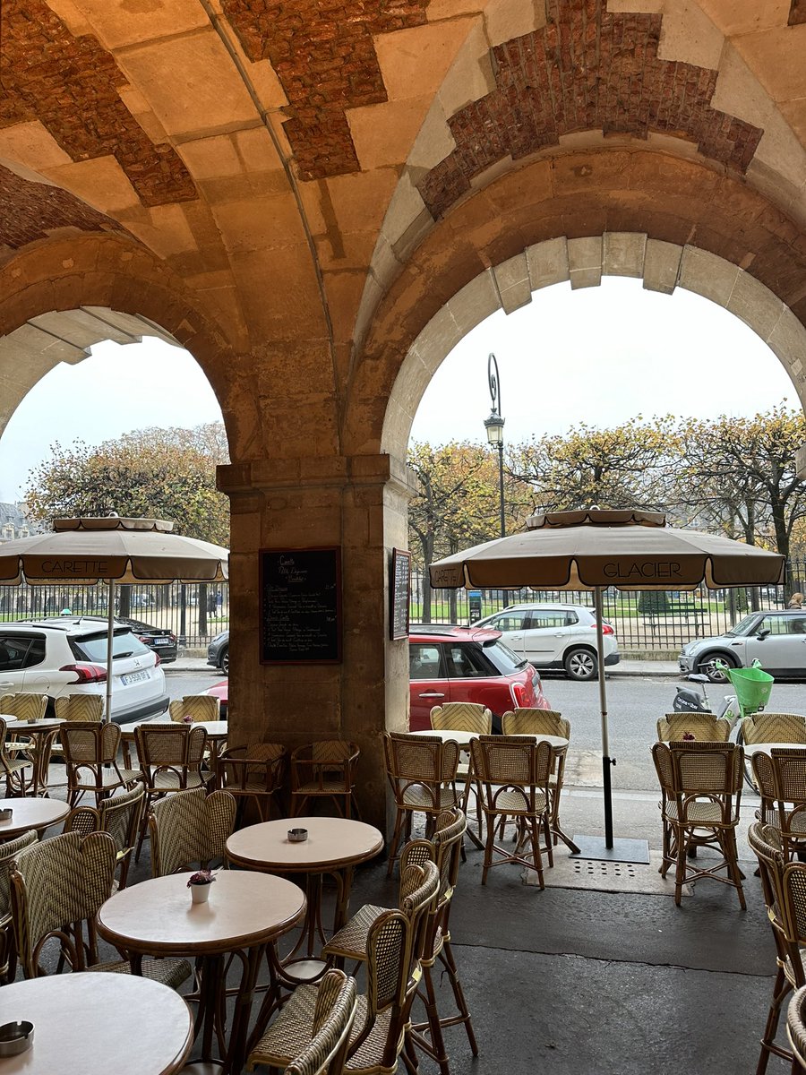 Sorbonne Art historian tweet media