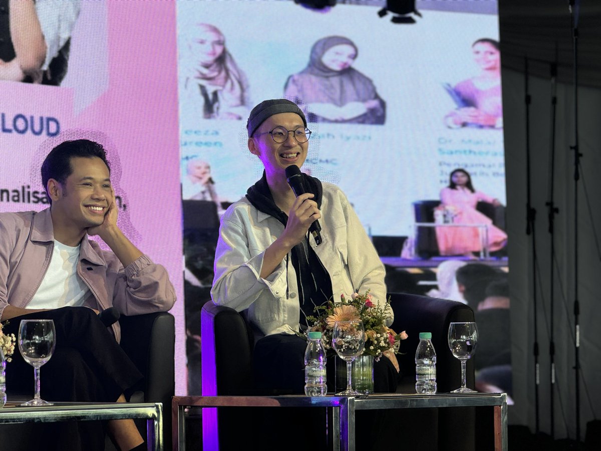 SirCloudMY's tweet image. Had a great time meeting the Penang community together with amazing personalities @celotehdrmalar &amp;amp; @hazemanhuzir while talking about esports and cyber safety.

Thank you @MCMC_RASMI , NADI malaysia for inviting.

#MCMC
#NADI
#GENAI